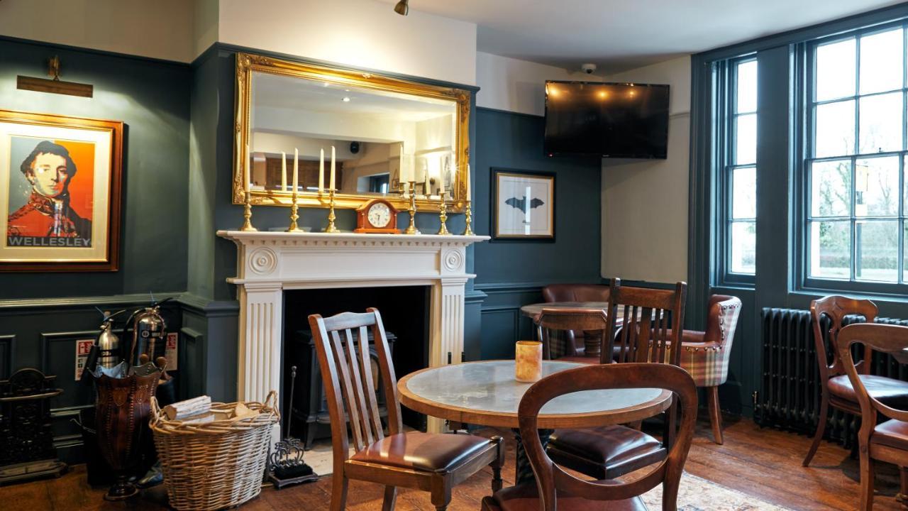海科菲尔德 The Wellington Arms - Basingstoke-Reading酒店 外观 照片